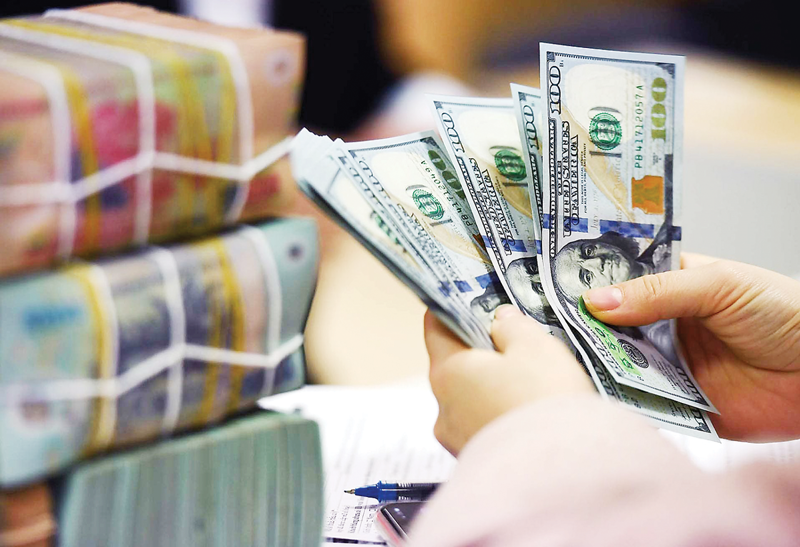 Biến động tỷ giá thời gian qua, NHNN đã bán ra khoảng 9,4 tỷ USD trong năm 2024 để ổn định tỷ giá, dự trữ ngoại hối còn khoảng 80 tỷ USD.