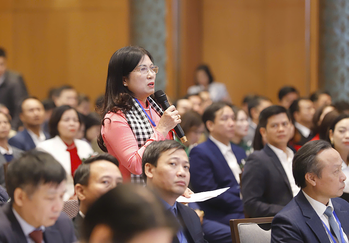 Giám đốc HTX An Hòa kiến nghị những khó khăn về vốn, bảo hiểm nông nghiệp, chính sách hỗ trợ sau thiên tai, dịch bệnh.