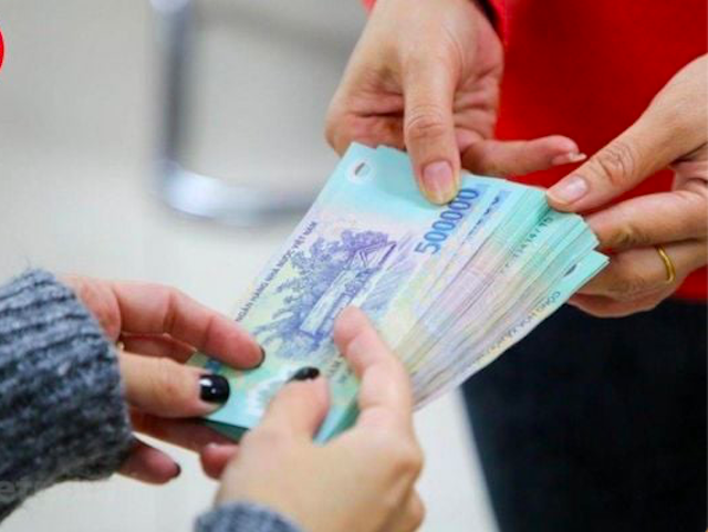 Khi người lao động nhận thưởng Tết bằng tiền, nếu khoản thưởng vượt quá mức thu nhập chịu thuế trong năm theo quy định của pháp luật thì sẽ phải đóng thuế TNCN.