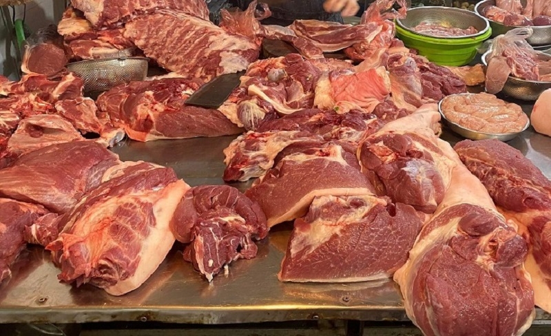 Nhu cầu tiêu thụ thực phẩm dịp cuối năm tăng cao nên giá thịt lợn trên thị trường có xu hướng tăng liên tiếp
