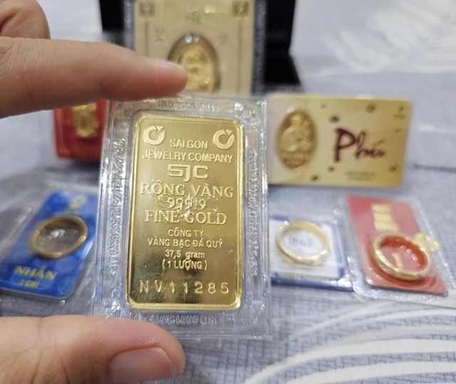 Giá vàng trong nước điều chỉnh giảm.