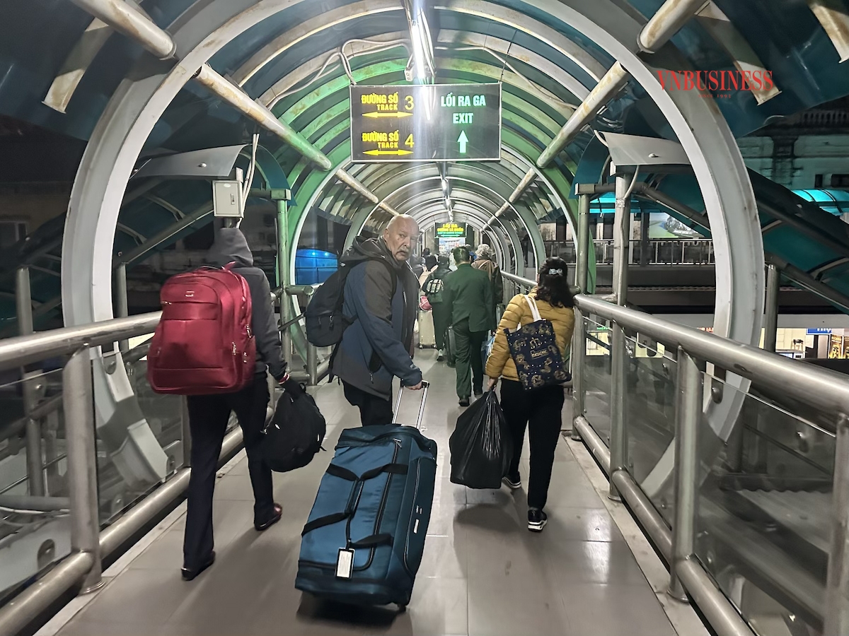 Trong năm 2024 có 5,3 triệu lượt người Việt Nam xuất cảnh ra nước ngoài, trong khi đó có 17,5 triệu khách tế đến Việt Nam.