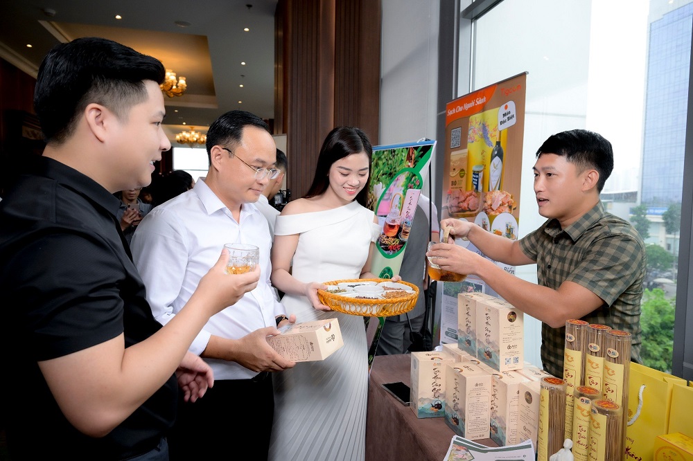 Phần lớn các HTX hiện nay đều tự quảng bá nông sản.