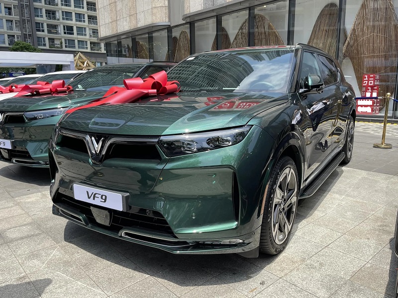 Mẫu SUV điện cao cấp VinFast VF 9 đang được hãng này giảm từ 209 - 448 triệu đồng.
