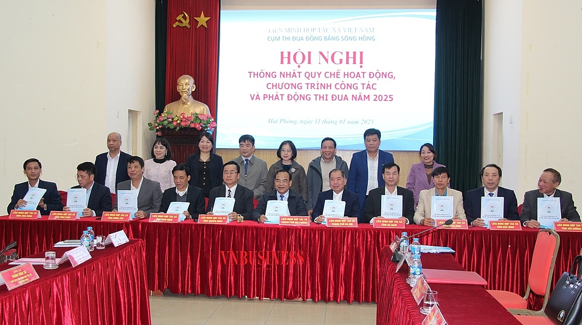 Đại diện cụm thi đua ký kết quy chế hoạt động.