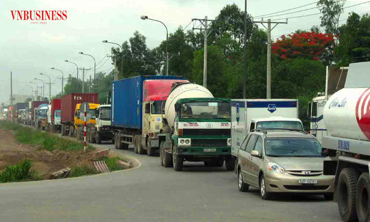 Ùn tắc giao thông và nỗi lo vận chuyển chậm làm tăng giá hàng hóa