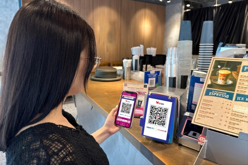 Người dân đã bớt dùng tiền mặt, thanh toán QR tăng vọt