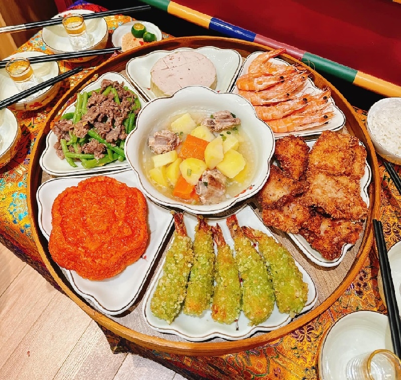 Khá nhiều món làm sẵn với giá cả hợp lý, người dùng chỉ việc đặt mua.