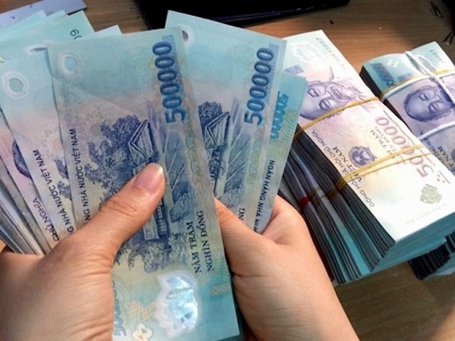 Lãi suất liên tục tăng trong tháng đầu năm, một số ngân hàng niêm yết lãi suất trên mốc 7%.