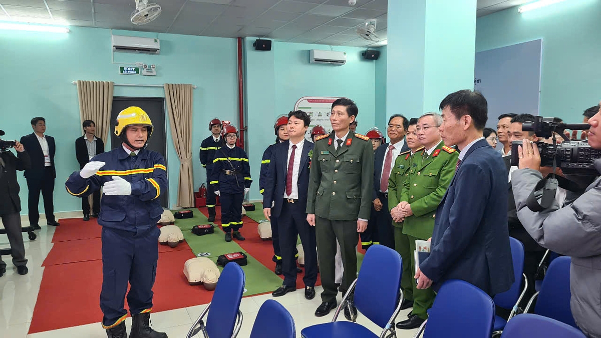 Trung tâm Trải nghiệm Cộng đồng về Phòng cháy Chữa cháy và Cứu nạn Cứu hộ &lpar;PCCC và CNCH&rpar; tại phường Anh Dũng, quận Dương Kinh.