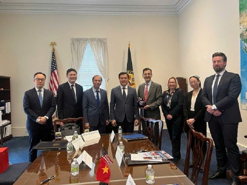 Đoàn công tác của Bộ Công Thương cùng đại diện Đại sứ Việt Nam tại Hoa Kỳ, Thương vụ Việt Nam và lãnh đạo Bộ Thương mại Hoa Kỳ, Văn phòng Đại diện thương mại Hoa kỳ tham gia buổi ký kết.