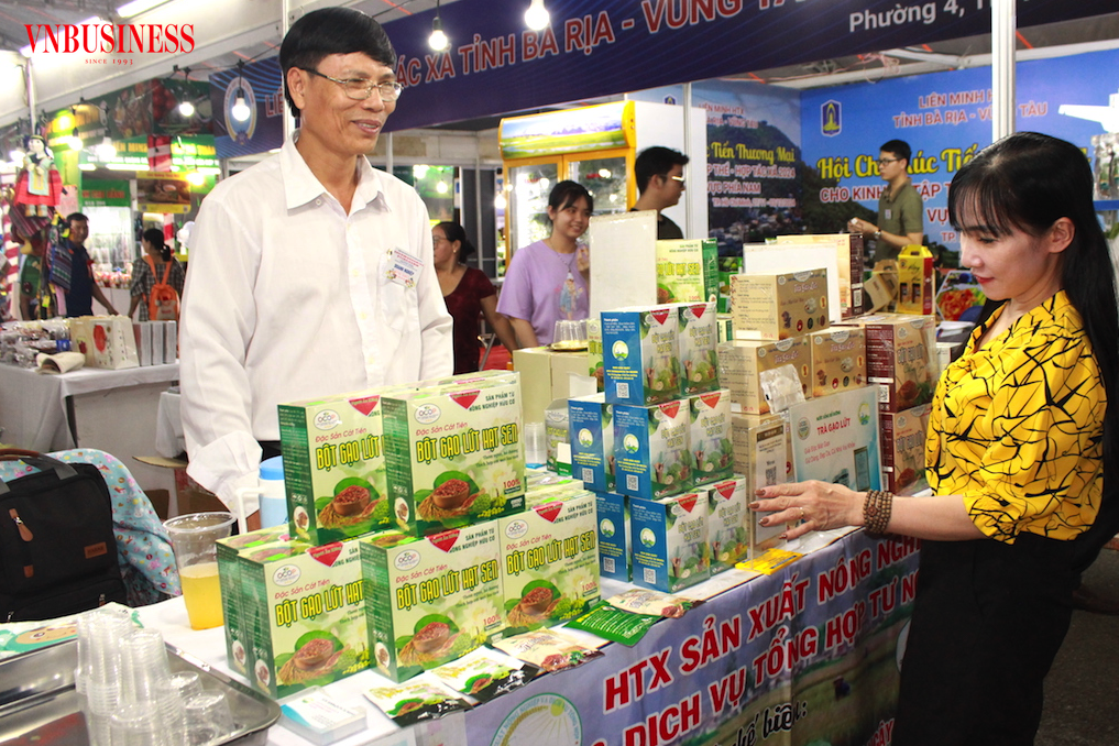 Các doanh nghiệp, HTX cần tận dụng lợi thế địa phương, nên tập trung vào sản phẩm địa phương, đặc biệt là các sản phẩm nông sản, thực phẩm, vì đây là lĩnh vực mà hàng Trung Quốc khó có thể cạnh tranh.