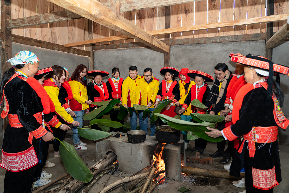 HDBank mang Tết sớm, Tết ấm no đến đồng bào vùng cao.