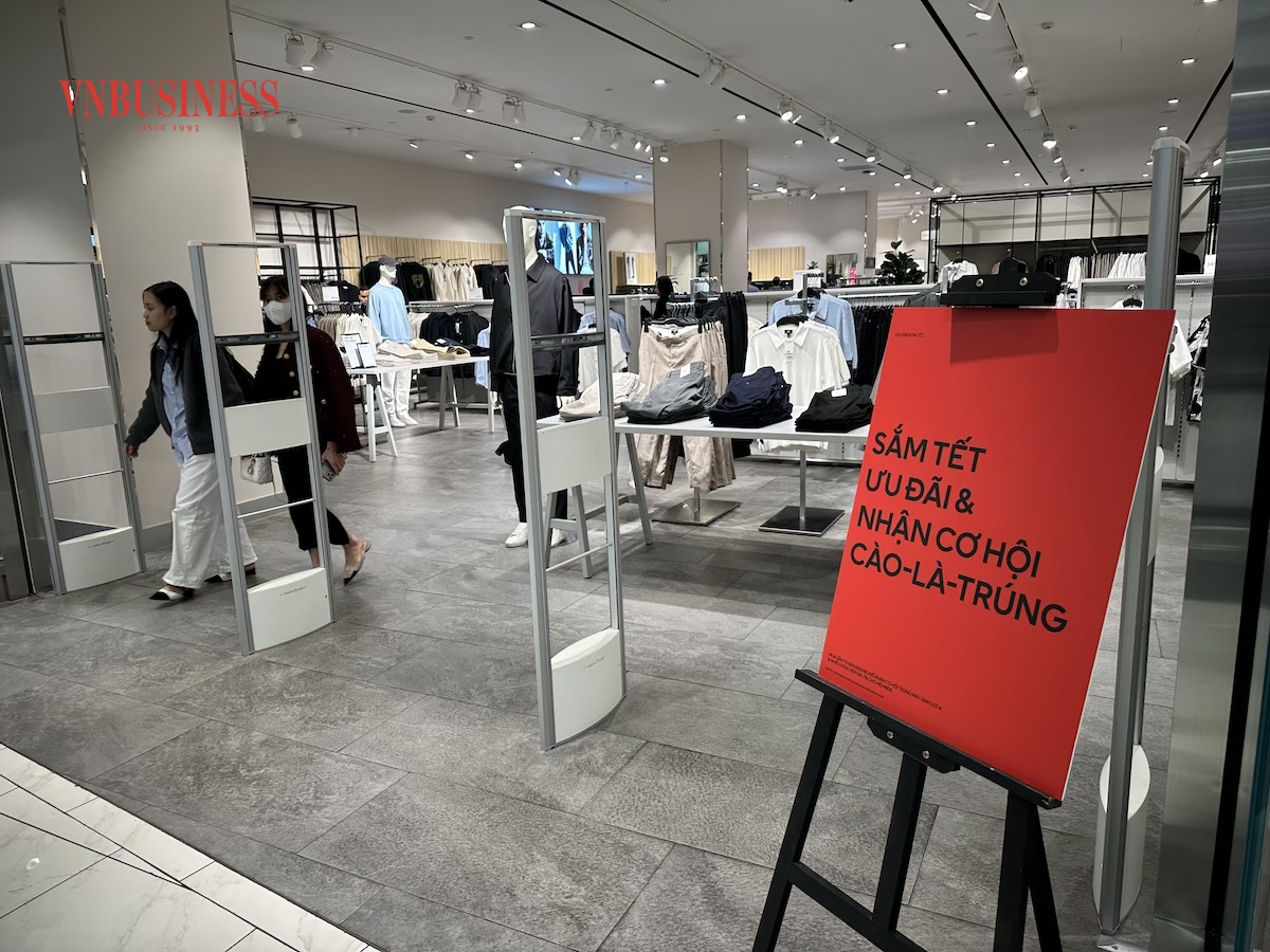 Không khí trầm lắng hơn tại các cửa hàng phân khúc cao cấp, xa xỉ.