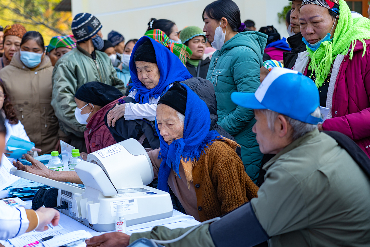 Chương trình tổ chức khám bệnh, cấp thuốc miễn phí cho bà con.