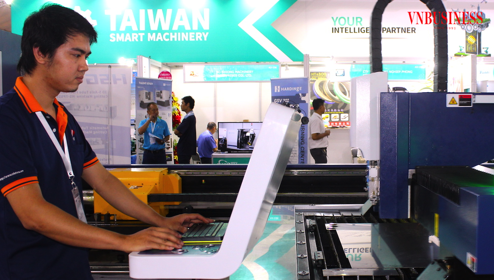 Từ chiến lược “Trung Quốc 1” đang đặt ra vấn đề để tăng sức hút cho Việt Nam với tư cách một trung tâm sản xuất đòi hỏi cần củng cố ngành công nghệ trong nước và nâng tầm vị thế trong chuỗi giá trị toàn cầu.