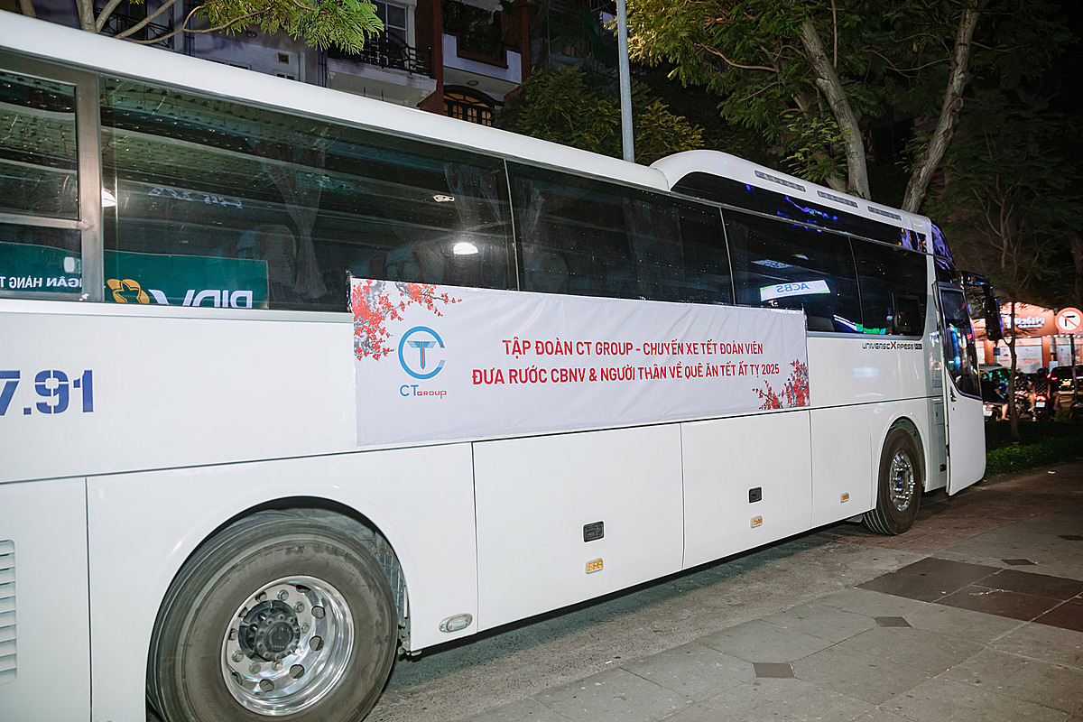 Chuyến xe đoàn viên đưa CBNV của Tập đoàn CT Group về quê ăn Tết.