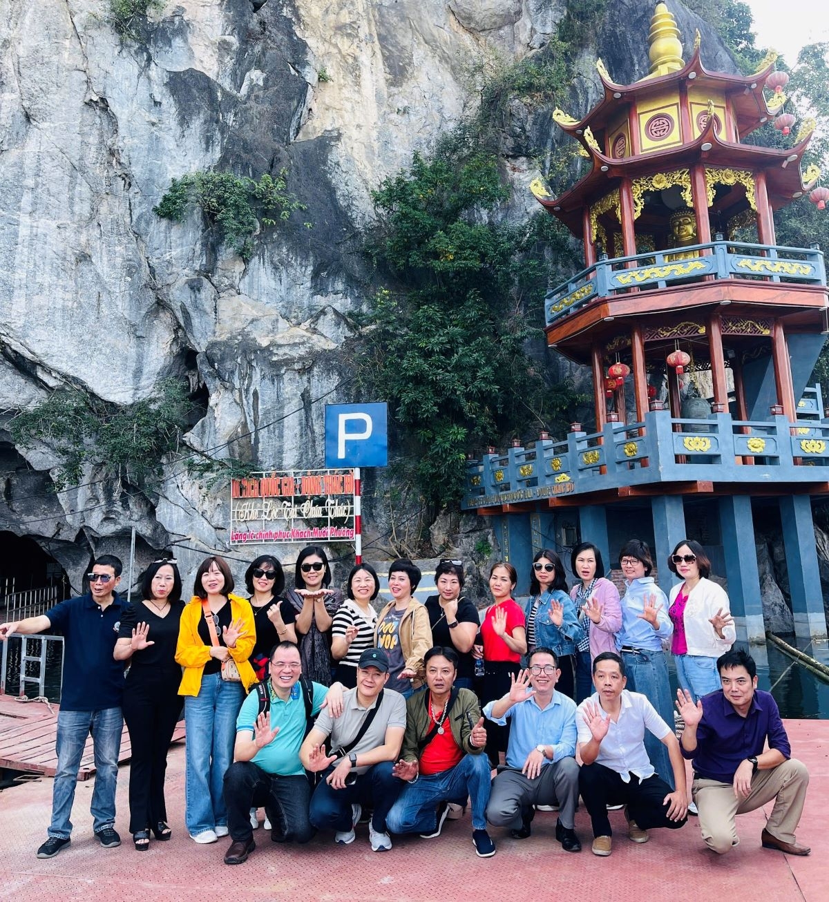 Điểm nhấn quan trọng trên hành trình du lịch Thung Nai được nhiều du khách lựa chọn là đền Chúa Thác Bờ.