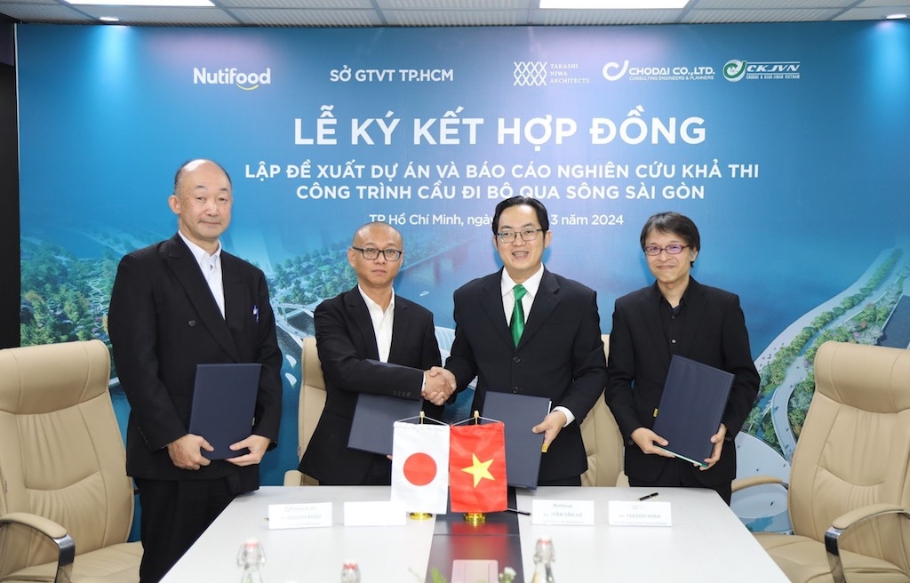 Nutifood ký kết với đối tác thực hiện dự án cầu đi bộ qua sông Sài Gòn.
