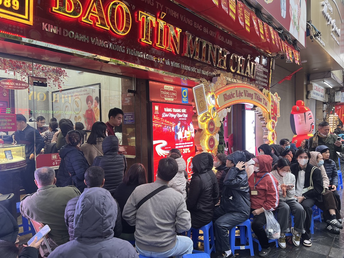 Giao dịch vàng sôi động sát ngày vía Thần Tài &lpar;10 tháng Giêng&rpar;