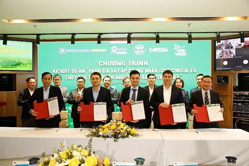 Đại diện các đơn vị ký cam kết thực hiện dự án ISCC.