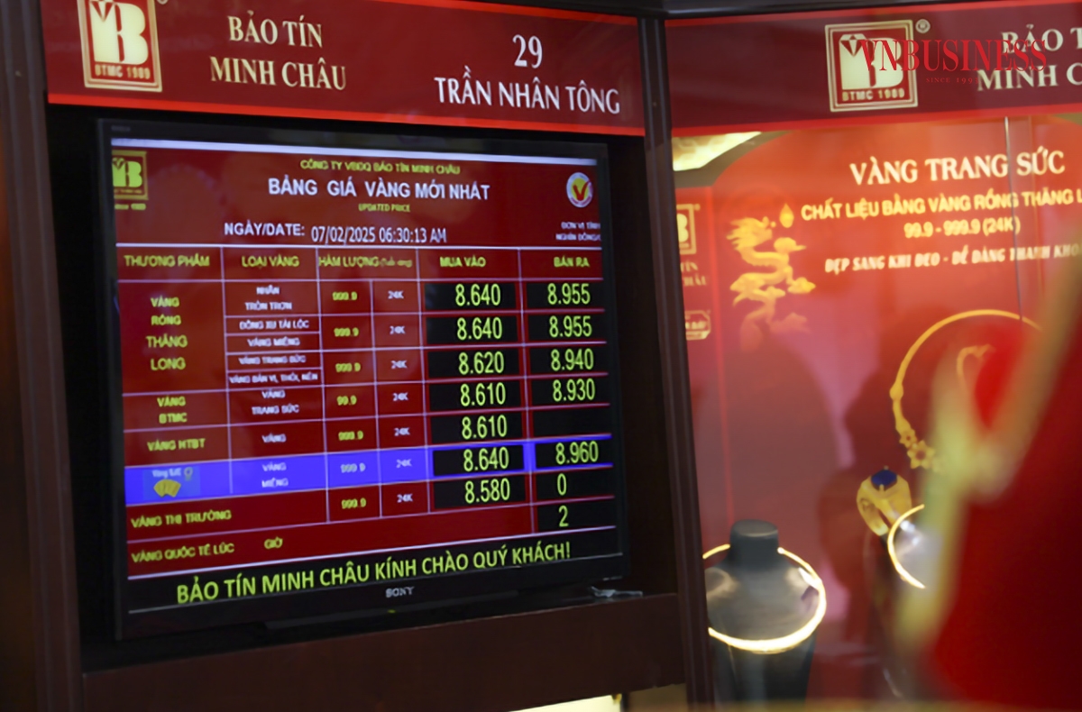 Bảng niêm yết giá vàng Thăng Long tại cửa hàng vào sáng 7/2 với giá mua vào 8,640 triệu đồng/chỉ và bán ra là 8,955 triệu đồng/chỉ.