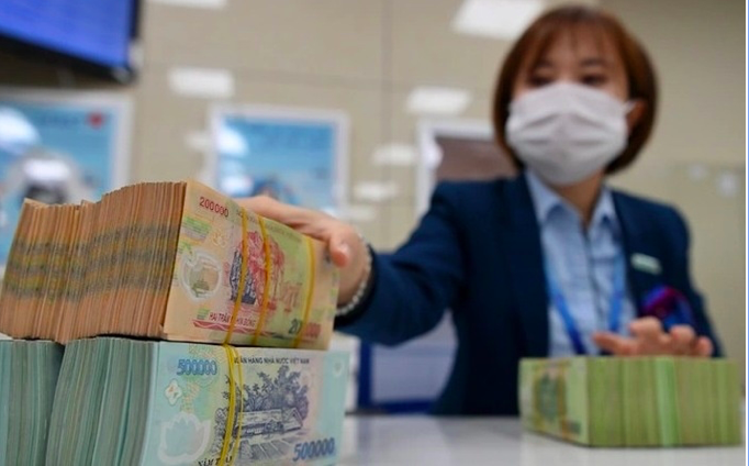 Tính tới tháng 11/2024, tiền gửi dân cư tăng 7,16%, tức tăng 467.549 tỉ đồng so với cuối năm 2023.