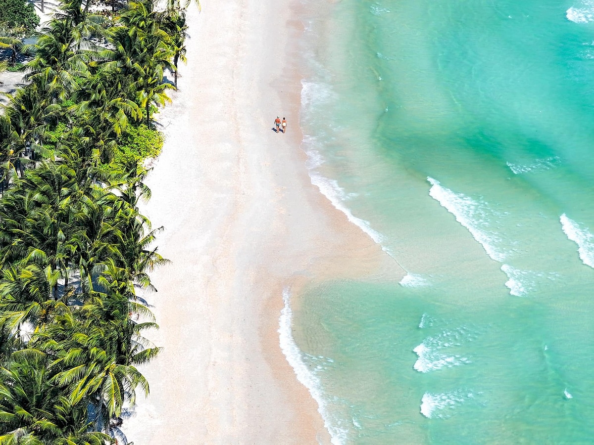 Phú Quốc được bình chọn là đảo đẹp thứ 2 thế giới, chỉ sau Maldives, bởi tạp chí du lịch danh giá Travel Leisure.