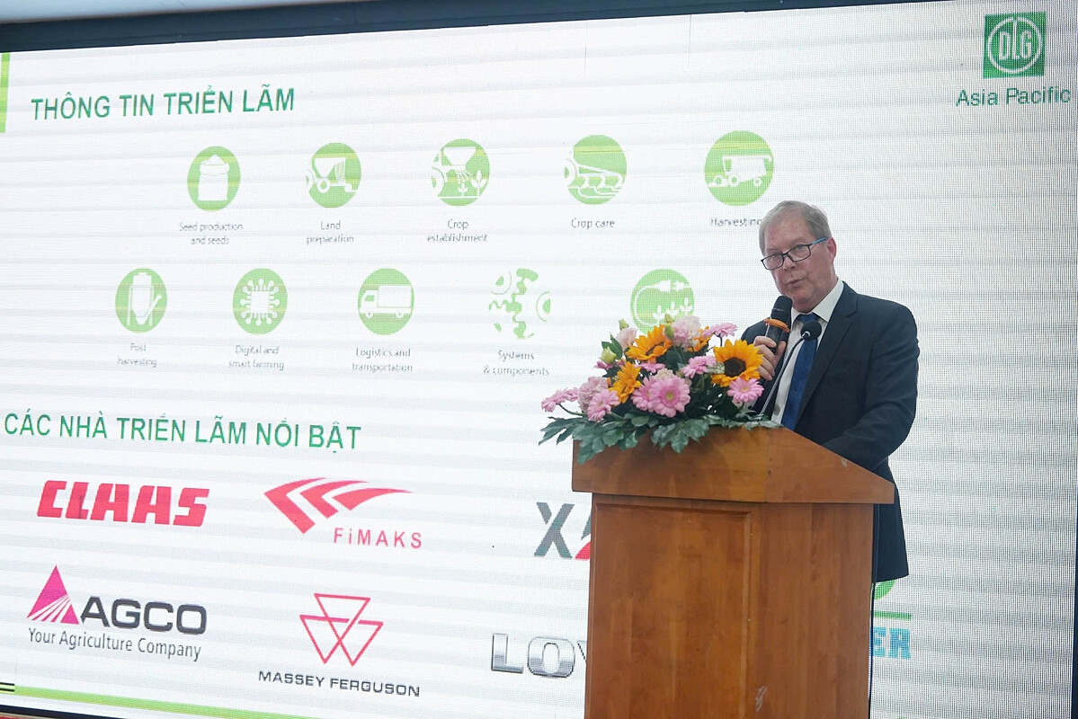 Ông Peter Grothues – Thành viên Hội đồng Thị trường DLG phát biểu tại họp báo.