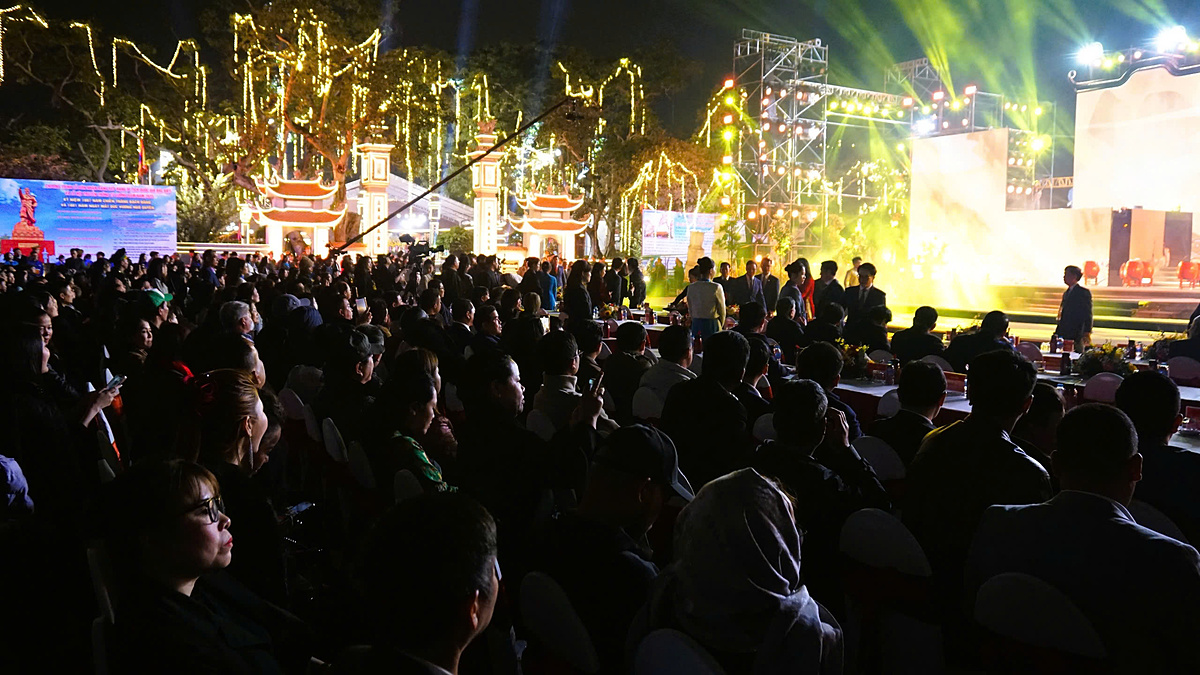 Sự kiện đã thu hút hàng vạn người dân, du khách, doanh nghiệp, kiều bào từ khắp mọi miền trở về.