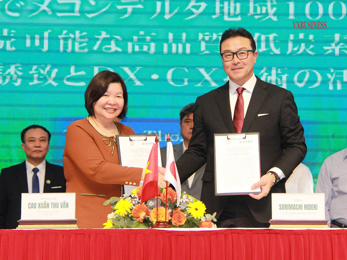 Chủ tịch Liên minh HTX Việt Nam ký biên bản hợp tác với đại diện công ty Sorimachi tại Hội nghị.