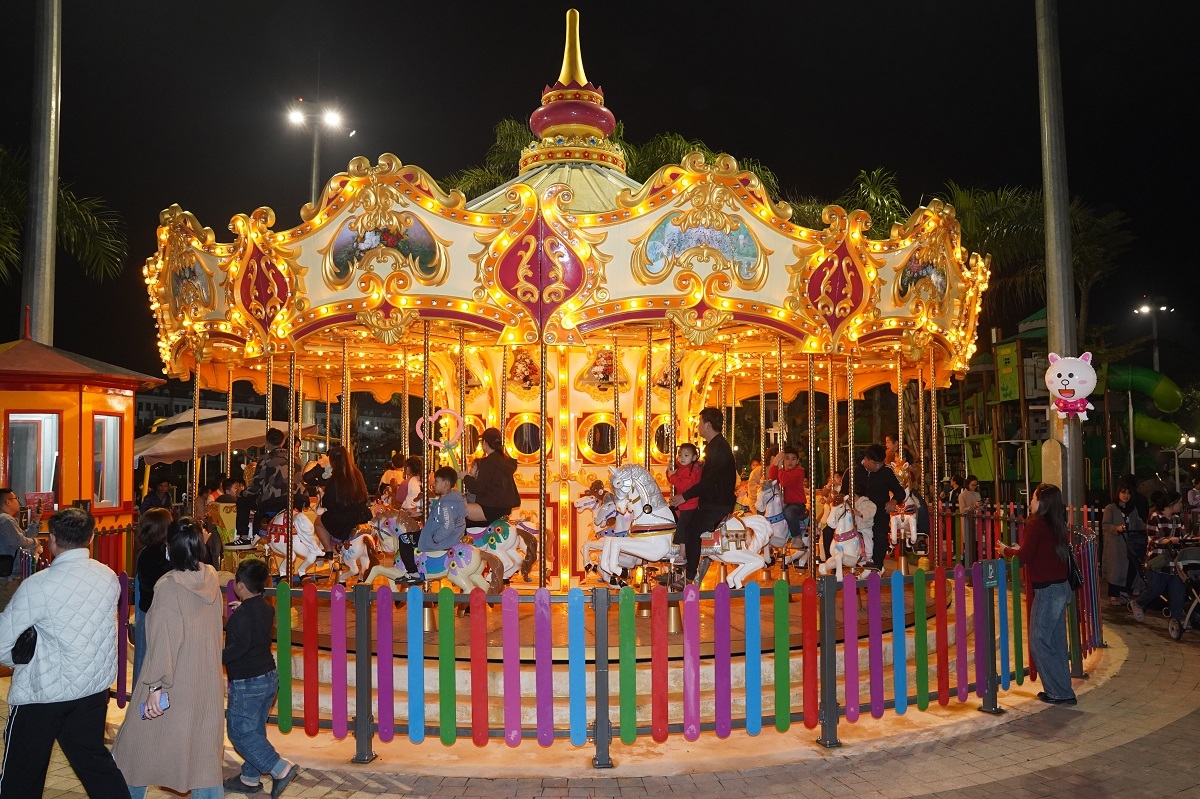 Khu vận động với xe điện đụng Bumper Car, sân chơi trẻ em và khu leo trèo vận động Hogwood sẽ là điểm đến lý tưởng cho các gia đình.