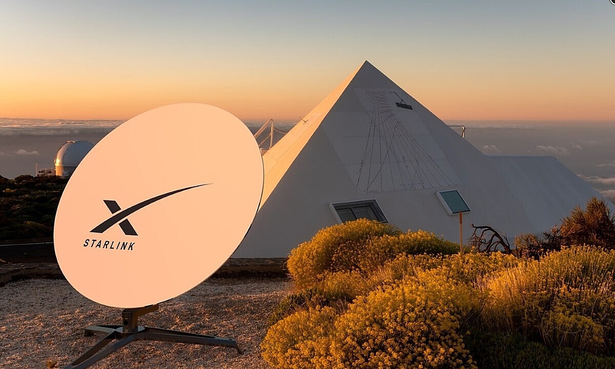 Đĩa thu tín hiệu internet của Starlink.