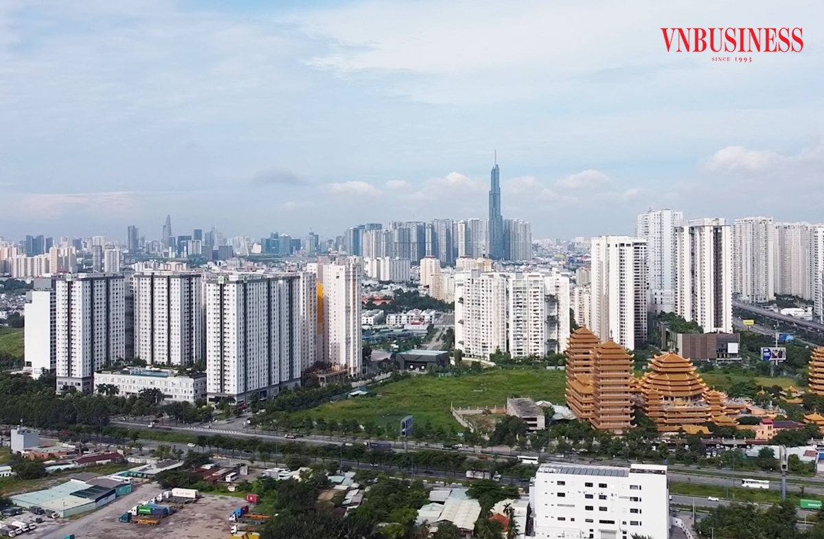 Giá nhà tại TP.HCM, Hà Nội đang liên tục leo thang.