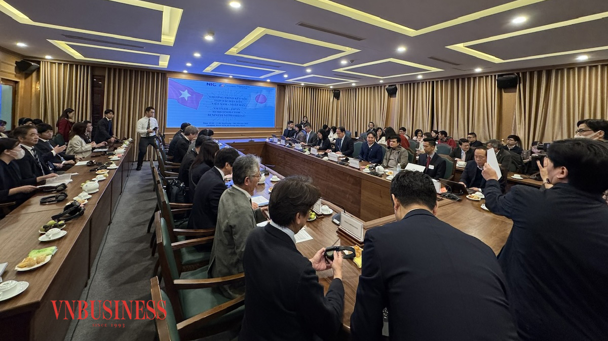 Hội trường tại Bộ Kế hoạch và Đầu tư chật kín các doanh nghiệp, chuyên gia nghiên cứu, báo chí Nhật Bản và Việt Nam quan tâm đến chương trình kết nối, hợp tác về bán dẫn.