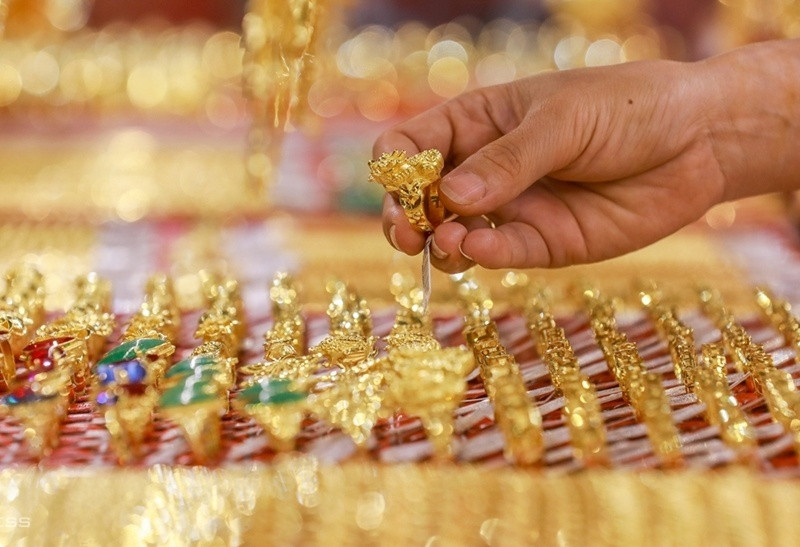 Giá vàng trong nước đồng loạt giảm hơn nửa triệu đồng mỗi lượng.