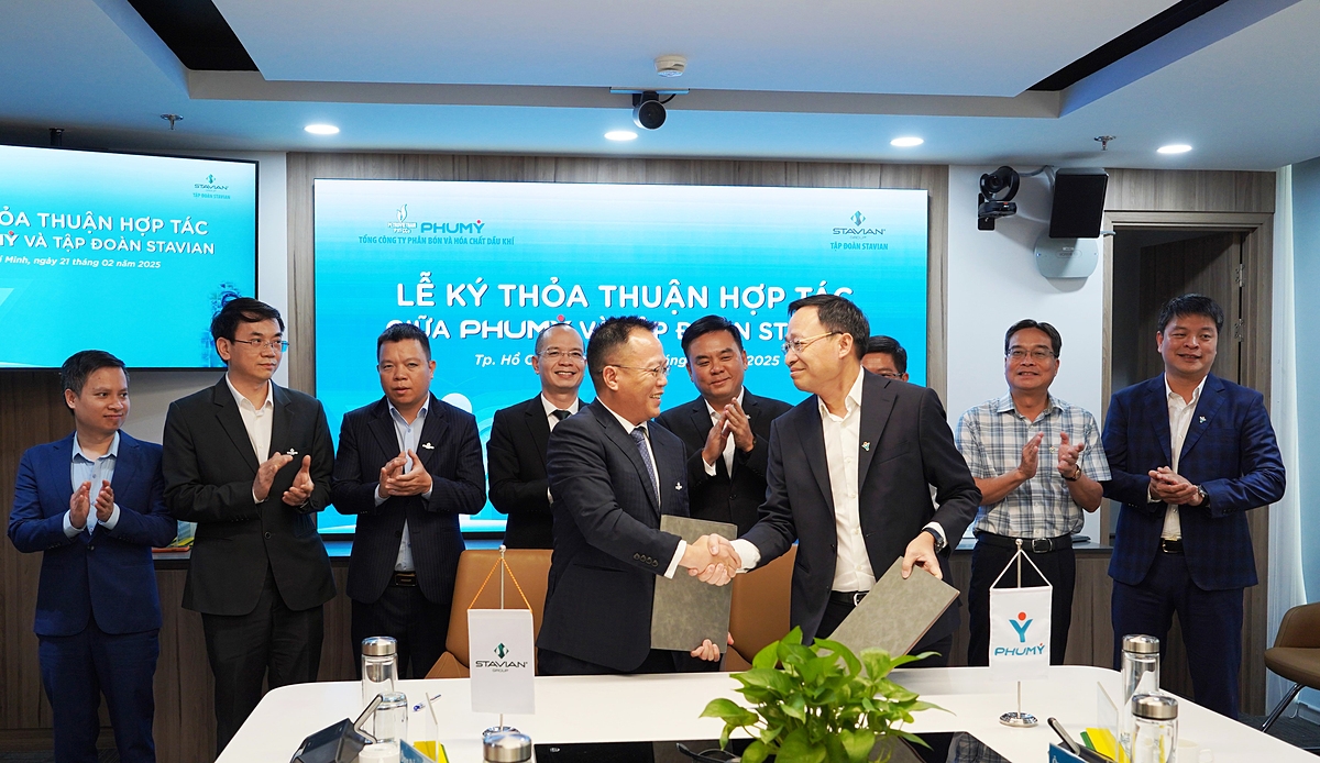 Phú Mỹ và Tập đoàn Stavian ký thỏa thuận hợp tác về hóa chất và hạt nhựa.