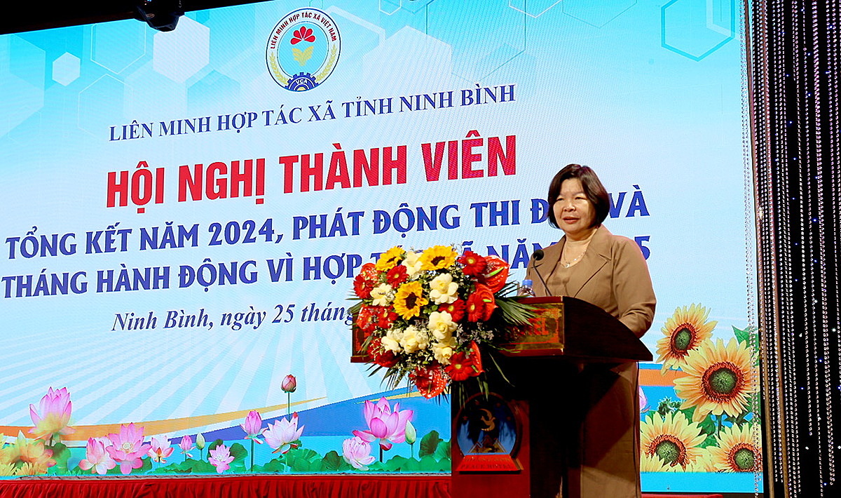 Chủ tịch Liên minh HTX Việt Nam Cao Xuân Thu Vân ghi nhận những kết quả mà Liên minh HTX tỉnh Ninh Bình đã đạt được trong thời gian qua.