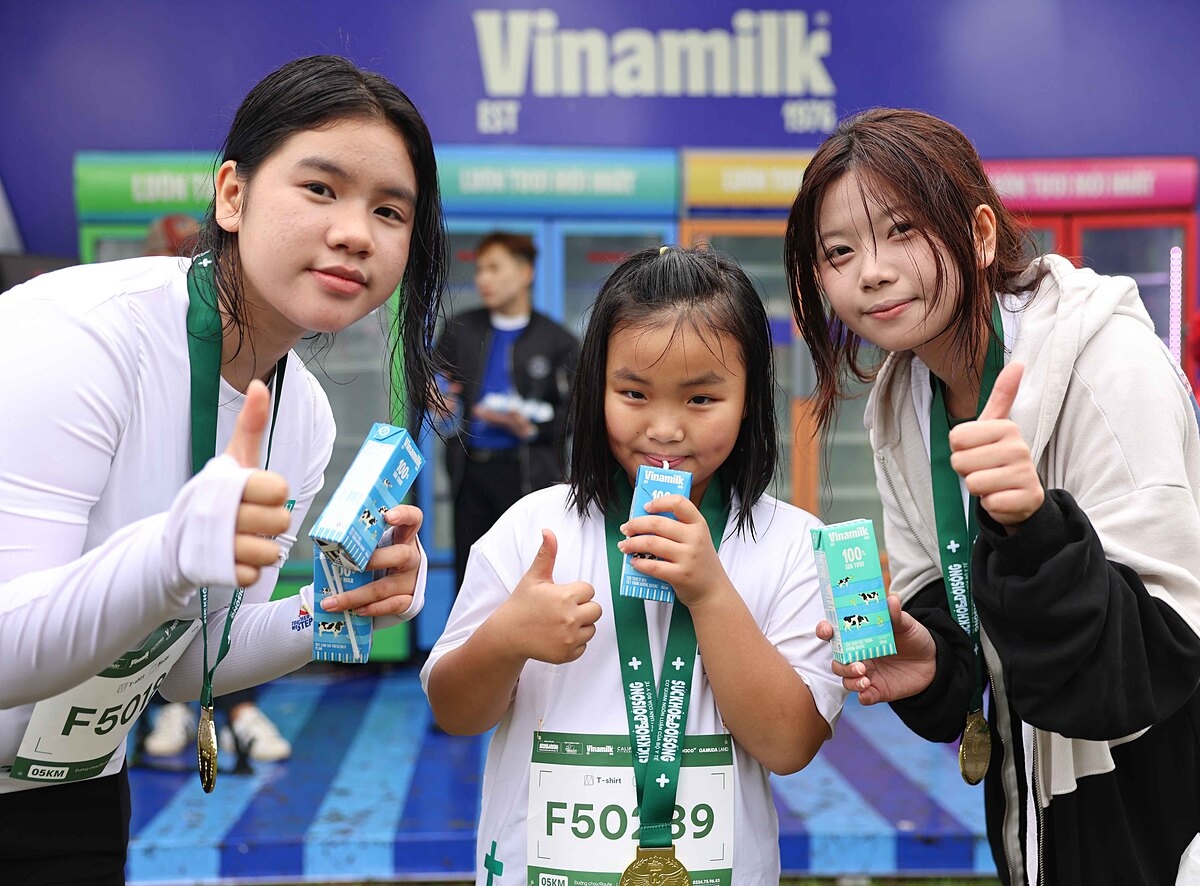 Hơn 8.600 sản phẩm sữa đã được Vinamilk tiếp sức cho các runner và y bác sĩ, nhân viên y tế trong giải chạy.