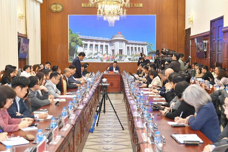 Ngân hàng Nhà nước khẩn trương tổ chức Họp toàn hệ thống tổ chức tín dụng để quán triệt Công điện số 19 ngày 24-2-2025 của Thủ tướng về việc tăng cường các giải pháp giảm lãi suất. Ảnh: VGP