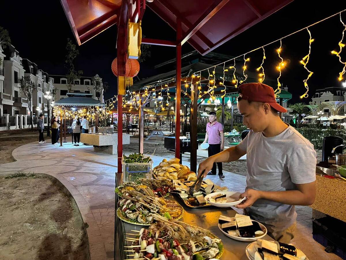 Vườn BBQ tại Công viên trung tâm là nơi tụ họp, giao lưu của các gia đình.