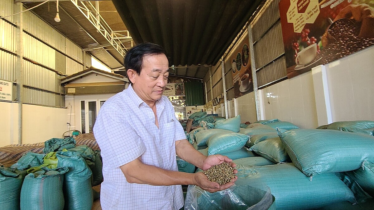 Nhiều hàng hóa, nông sản trong quá trình tiêu thụ bị tác động mạnh bởi thị trường.