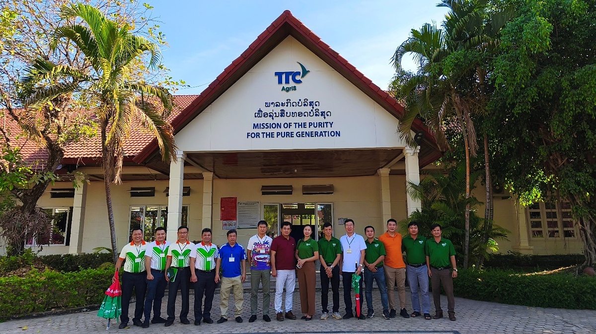 Phú Mỹ gặp gỡ, trao đổi với các đối tác bên Lào.