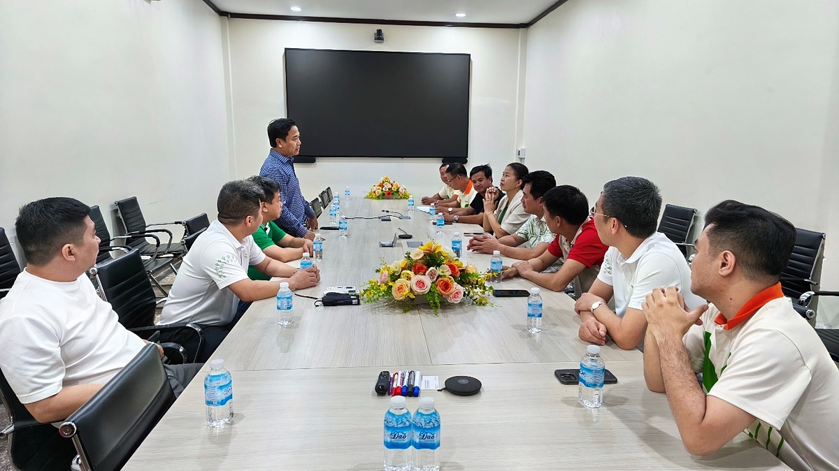 Phú Mỹ gặp gỡ, trao đổi với các đối tác bên Lào.