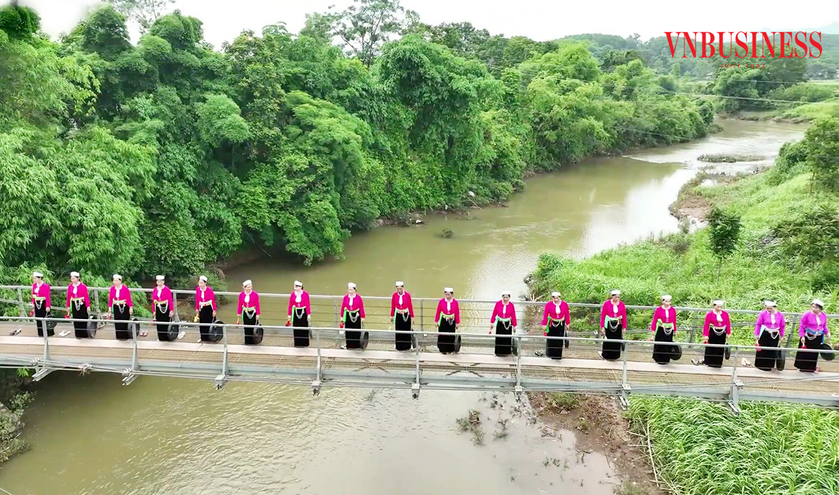 Du lịch cộng đồng là đặc sản giúp đồng bào dân tộc thiểu số miền núi Hòa Bình nâng cao thu nhập.