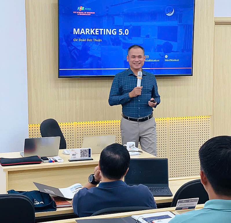 Ths Đoàn Đức Thuận tại trường FPT.