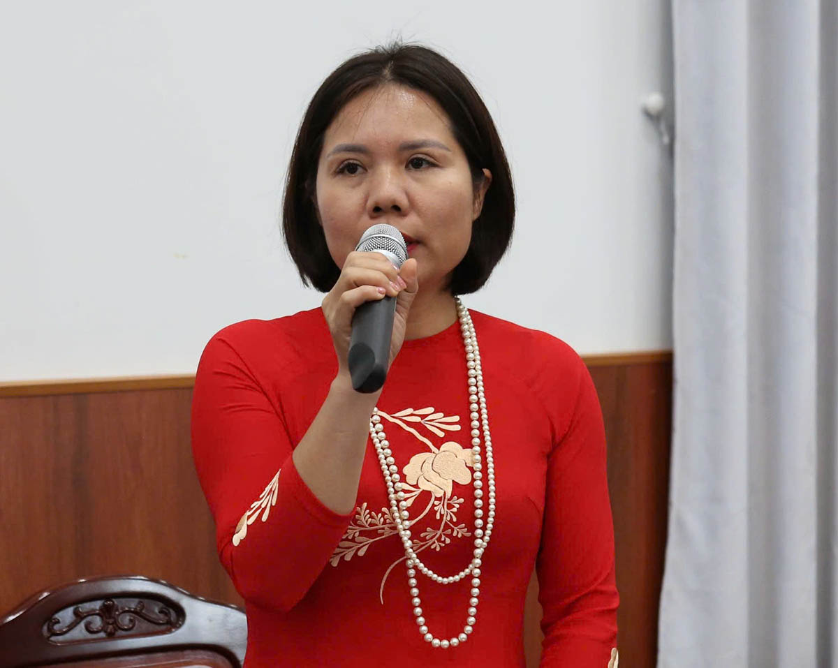 Đại diện HTX 3T nông sản Cao Phong phát biểu tại hội nghị.