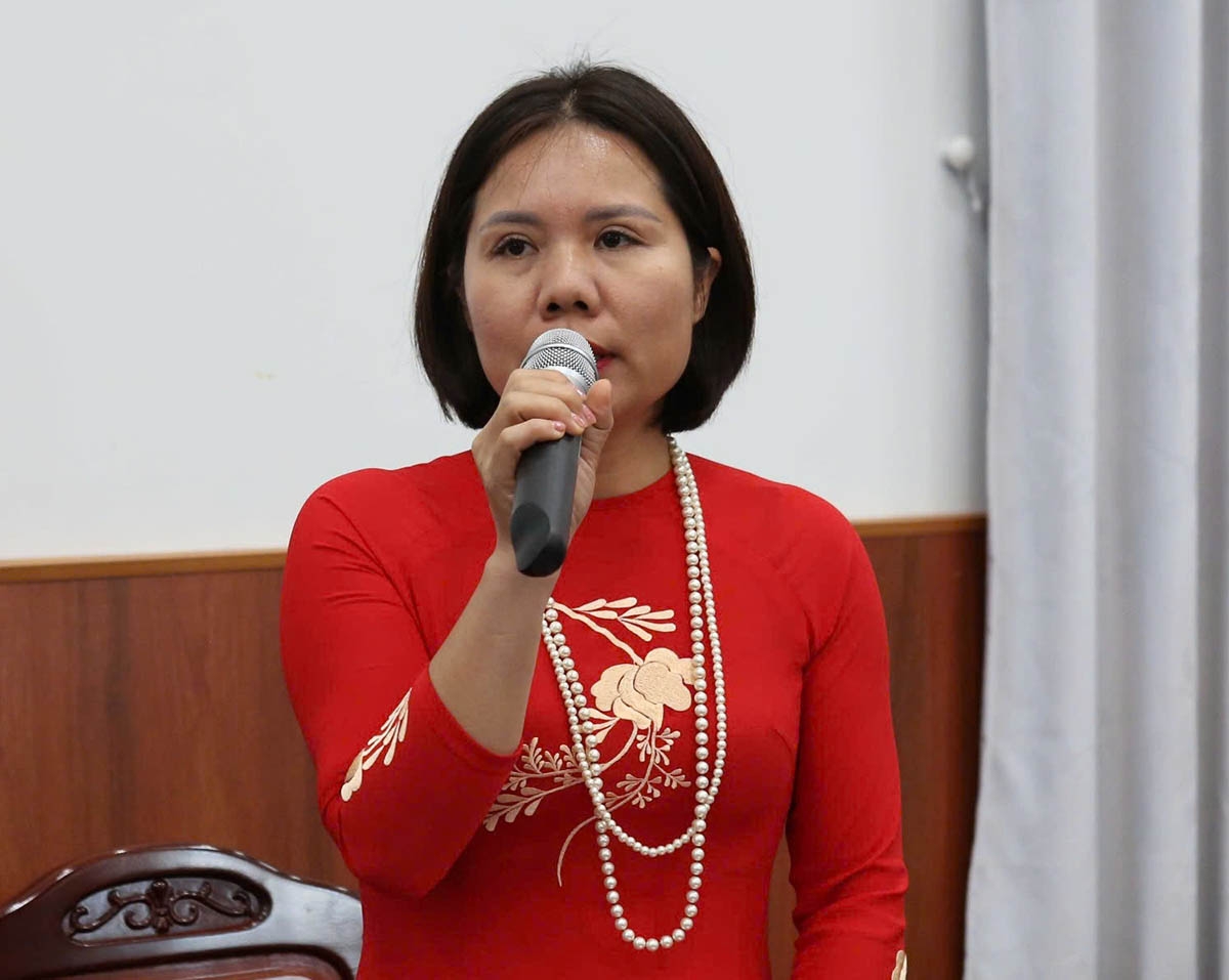 Đại diện HTX 3T nông sản Cao Phong phát biểu tại hội nghị.