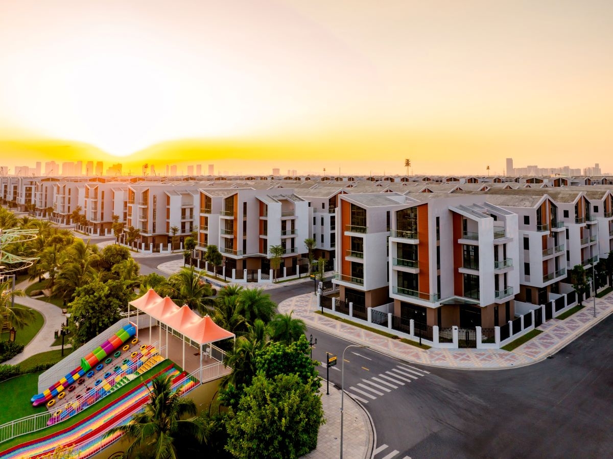 Nhiều chính sách bán hàng hấp dẫn đang được áp dụng cho những sản phẩm thấp tầng dưới 15 tỷ cuối cùng tại phân khu Ánh Dương.