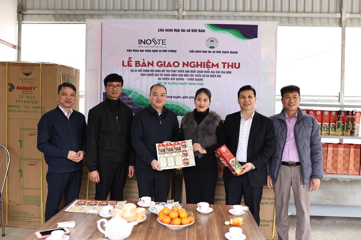 Viện Khoa học Công nghệ và Môi trường &lpar;Liên minh HTX Việt Nam&rpar;, trực tiếp bàn giao, nghiệm thu dự án cho vùng đồng bào DTTS và miền núi.